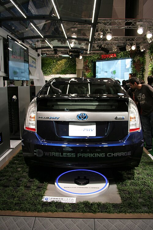 電気自動車のワイヤレス充電デモ(駐車位置での非接触給電)