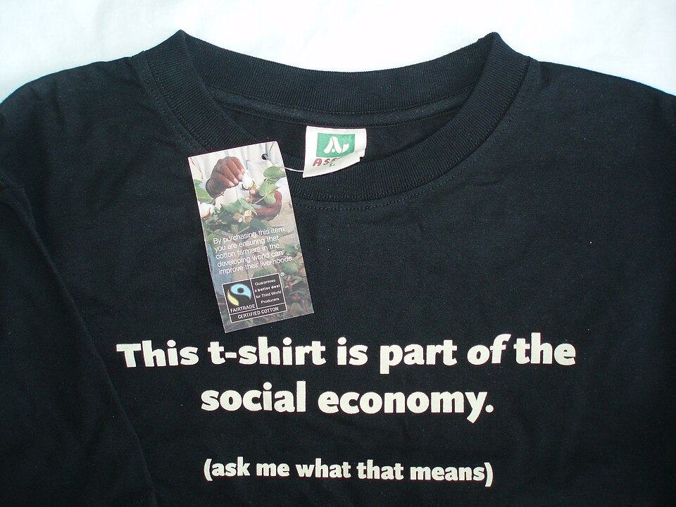 綿素材のTシャツ（静電気が起きにくい衣類の例）