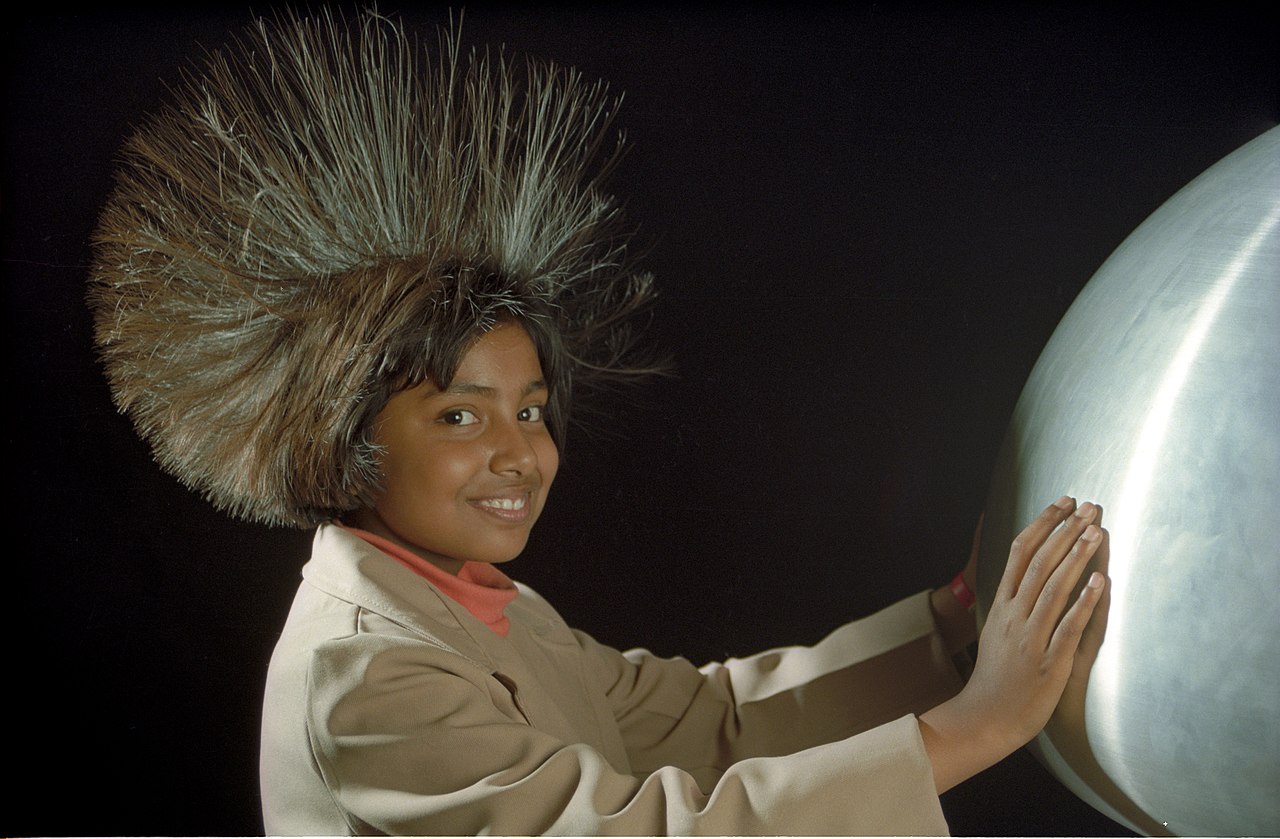 Van de Graaff Generator - Science City - Calcutta 1997 444