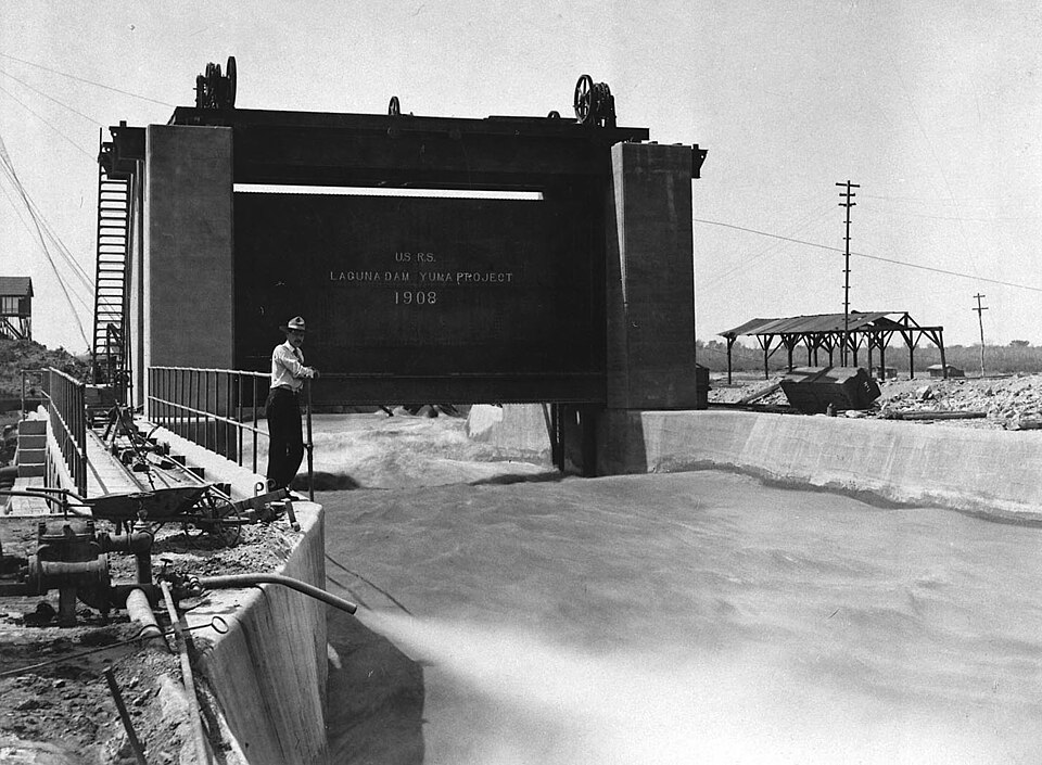 ラグナ・ダム（アリゾナ側）の水門開口部